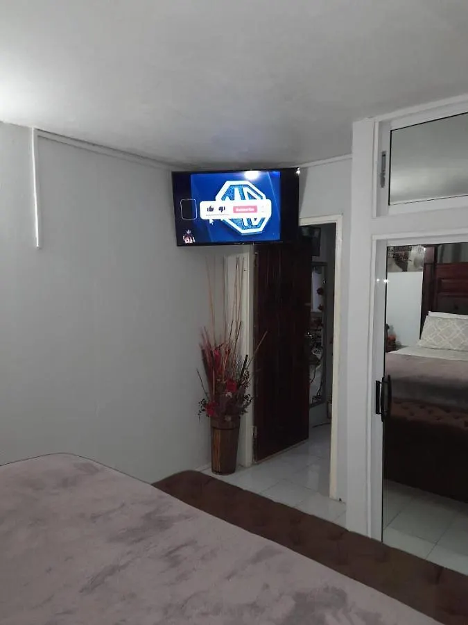 Zipcode Hideaway Guesthouse Portmore